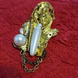 Elegant Golden Coloured and Pearl Bead Pin Brooch (45)